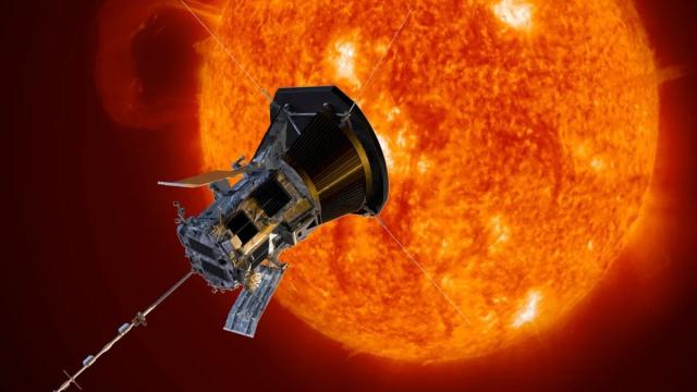 Зонд NASA устанавливает рекорд по сближению с Солнцем