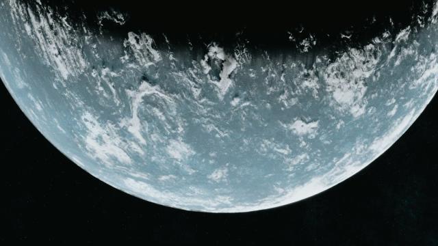 На спутнике Сатурна заметили странное темное пятно