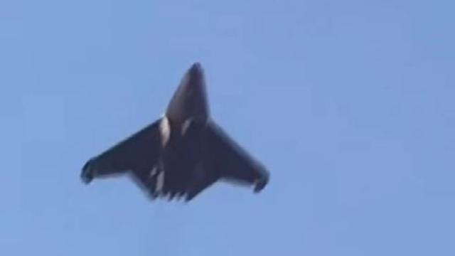 Неизвестный китайский самолет сняли на видео: подробности