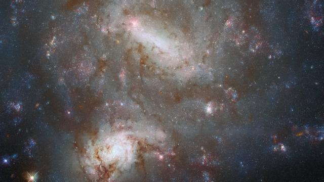 Получен новый снимок «галактик-близнецов»