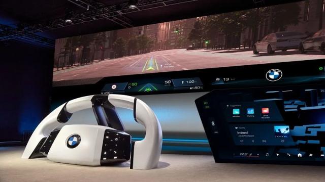 BMW показала обновлённую систему iDrive с эффектом дополненной реальности, которая выводит графику «поверх» изображения дороги