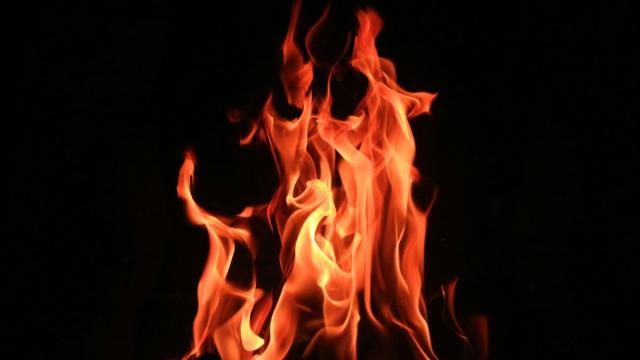 Новое покрытие защищает ткань от огня: как это работает