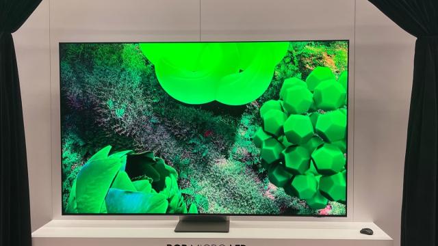 Samsung представил первый 98-дюймовый RGB microLED телевизор
