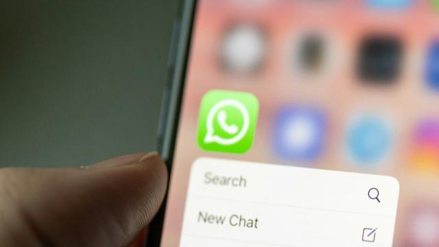 В WhatsApp официально появились темы для чатов