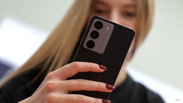 ВИДЕО: обзор Realme C75 — недорогой «орехокол» на Android