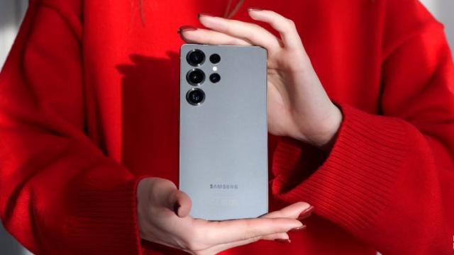 ВИДЕО: обзор Samsung Galaxy S25 Ultra — глоток свободы от шайбофонов