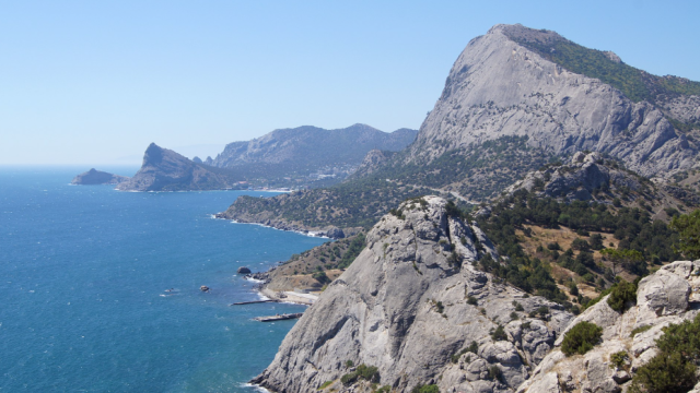 Два мобильных оператора отменили роуминг в Крыму