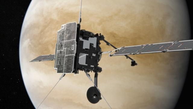 Космический аппарат Solar Orbiter пролетел всего в 379 км от Венеры