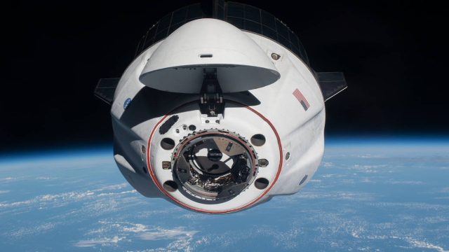 Российские космонавты отправятся в полет на американском корабле Crew Dragon