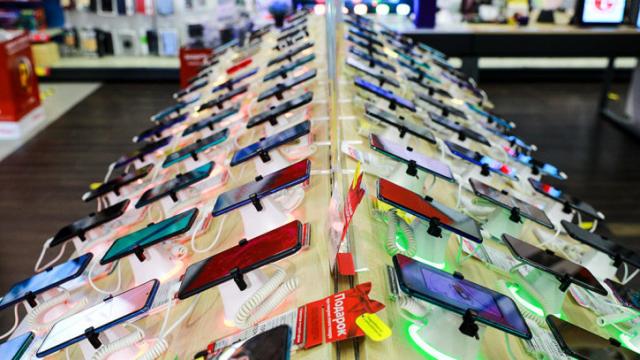В 2025 году в России началось небывалое падение продаж смартфонов