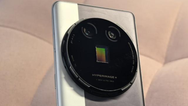 Тестируем realme Ultra со сменным объективом: профессиональные камеры – всё?