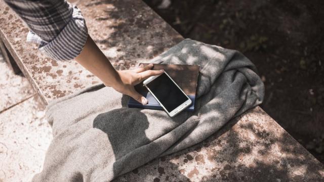 Что делать, если потерял телефон: полезные советы для владельцев Android и iPhone