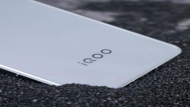 iQOO 14 Ultra Компания обдумывает проект суперфлагмана