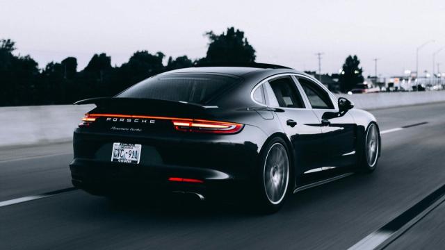 Porsche изобрела автомобиль с умным капотом