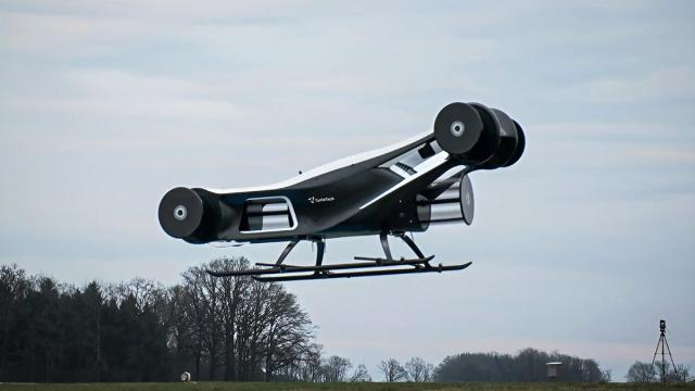 В воздух поднялся самый странный летающий автомобиль Blackbird