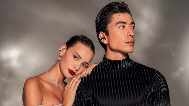 Видели, что представила Motorola Стильные наушники с кристаллами Swarovski и звуком от Bose