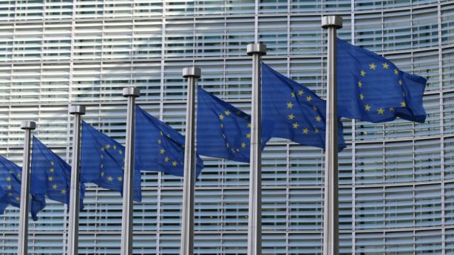Еврокомиссия потребует от мессенджеров и сервисов бэкдоры в сквозном шифровании