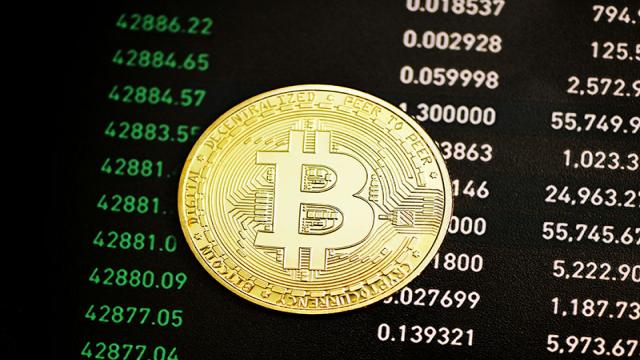 Майнинг биткоинов перестал быть прибыльным