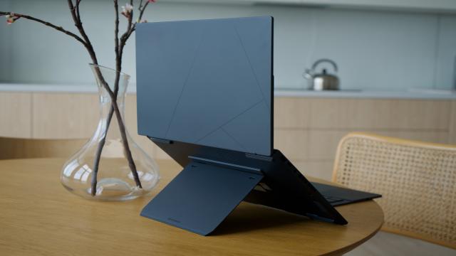 Обзор ноутбука ASUS Zenbook DUO (UX8406С): портативная рабочая станция прямиком из будущего