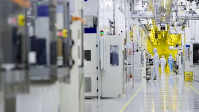 Полупроводниковая прибыль Samsung в первом квартале просела на 42% из-за санкций