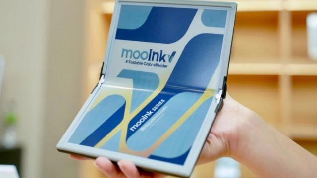 Представлена первая в мире складная электронная книга MooInk V