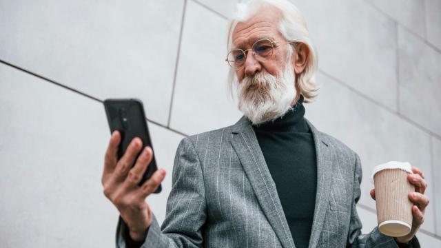 Раскрыта польза технологий для мозга пожилых людей
