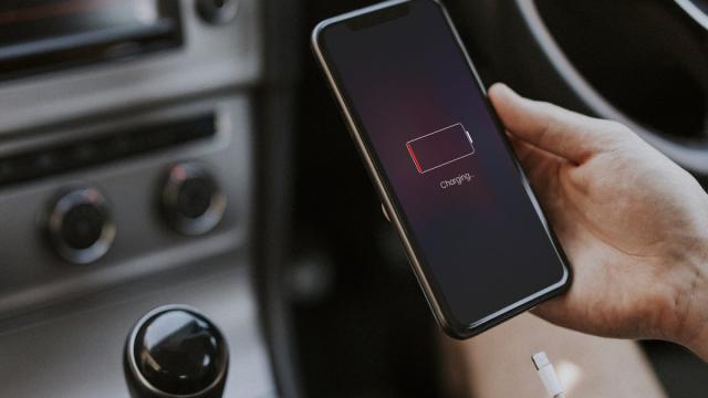 Эксперты развеяли мифы о продлении срока службы батареи в смартфоне