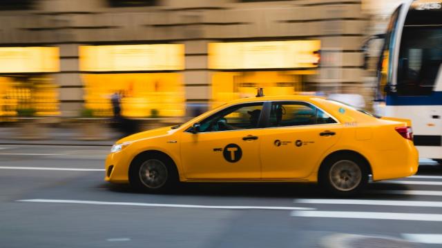 Таксистам назвали 7 автомобилей, на которых теперь можно работать. Остальным дорога закрыта