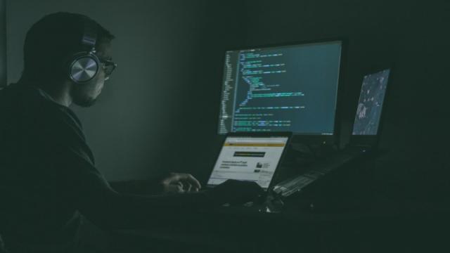 Хакеры похитили данные клиентов Coinbase, подкупив техподдержку — это может стоить криптобирже до $400 млн