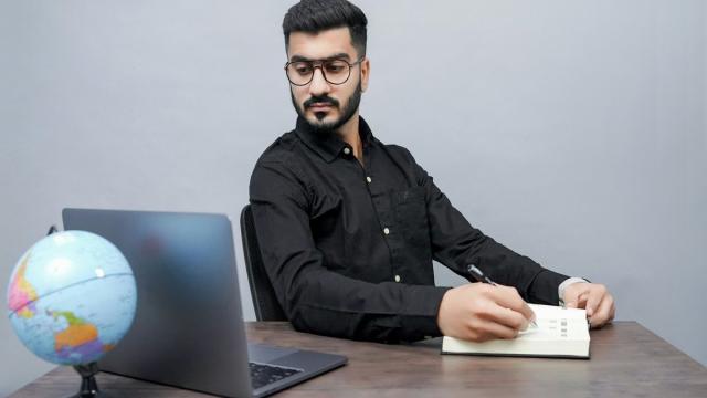 Чат-боты преувеличивают научные открытия: что известно