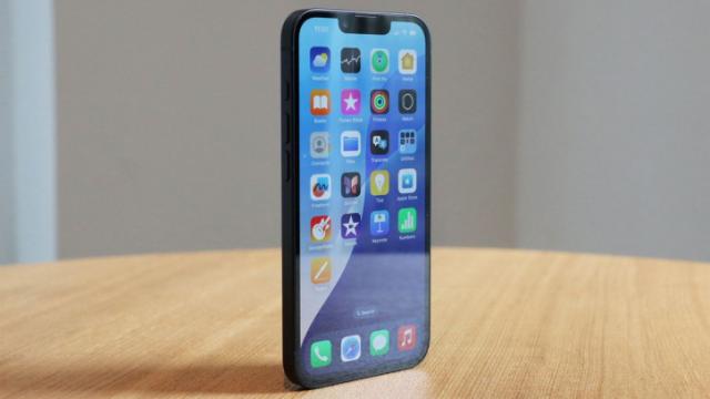 iPhone 16e помог Apple приблизиться к Samsung по продажам в марте