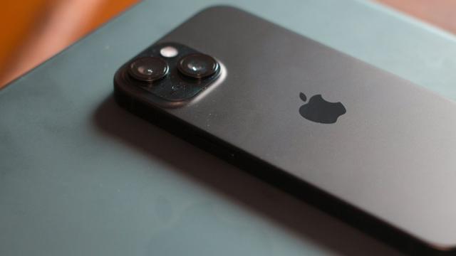 Госдума приняла закон об обязательной предустановке RuStore на iPhone