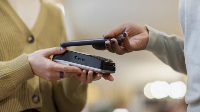Замена Apple Pay: в России начали тестировать оплату по Bluetooth через «Волну»