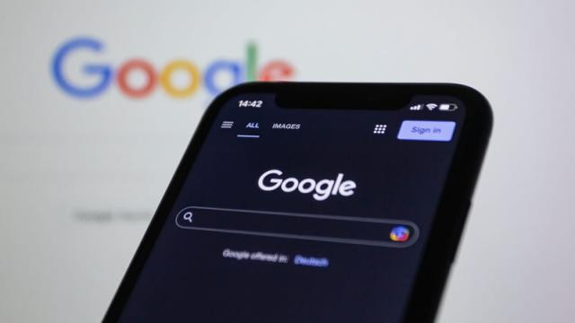 Новостные сайты стали терять миллионы посетителей из-за ИИ-обзоров Google