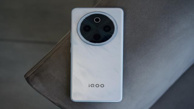 Обзор смартфона IQOO Z10