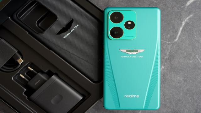 Обзор смартфона realme GT7 Dream Edition. Его создавали при участии команды «Формулы-1» Aston Martin Formula One®
