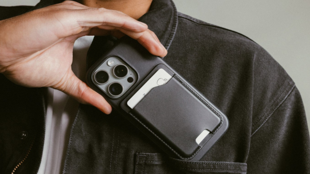 Представлен картхолдер для iPhone, который сложно потерять