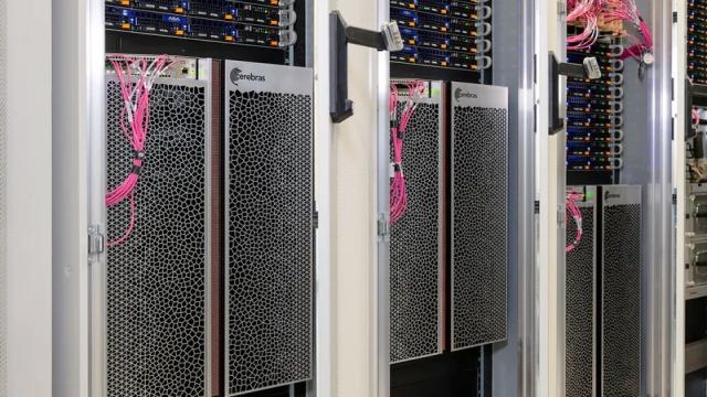 Производитель гигантских ИИ-чипов Cerebras стал жертвой криптомошенников