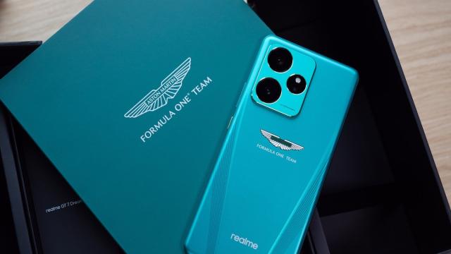 Распаковка realme GT 7 Dream Edition: редкая коллаба с Aston Martin уже в России