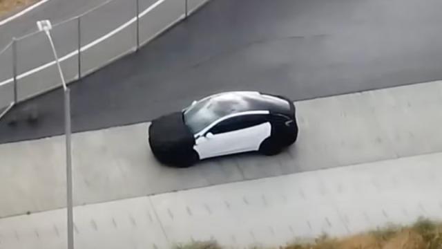 Tesla тестирует загадочную новую версию Model Y