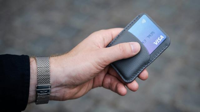 Банк России ограничит сроки действия истекших карт Visa и Mastercard