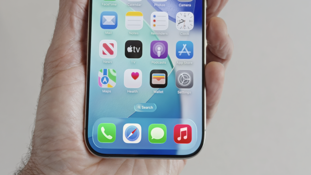 В сети обсуждают «отказ» Apple от стеклянного дизайна iOS 26: что известно
