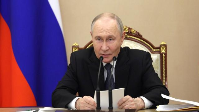 Глава Минцифры объяснил Путину запрет на поиск экстремистских материалов