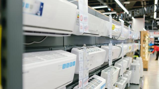 Из-за жары россияне ринулись покупать кондиционеры и вентиляторы