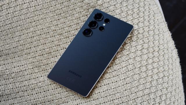 Камера в Galaxy S25 Ultra начала трястись после обновления. Владельцы флагманов негодуют