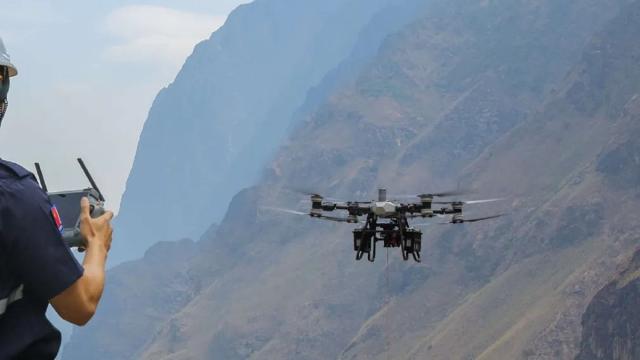 Китай представил новый тяжелый транспортный дрон DJI FC100