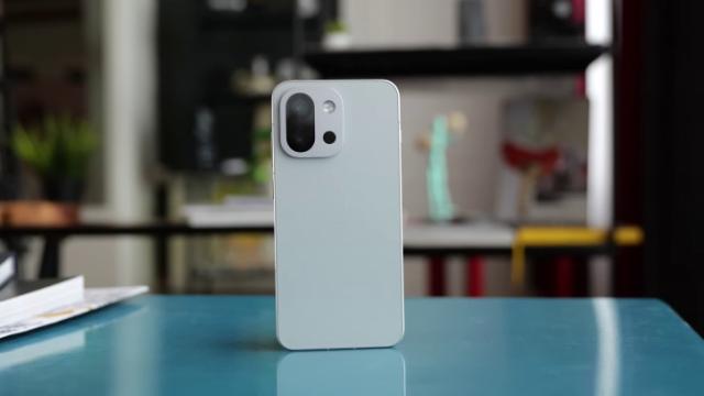 Обзор OnePlus 13T: компакт на максималках
