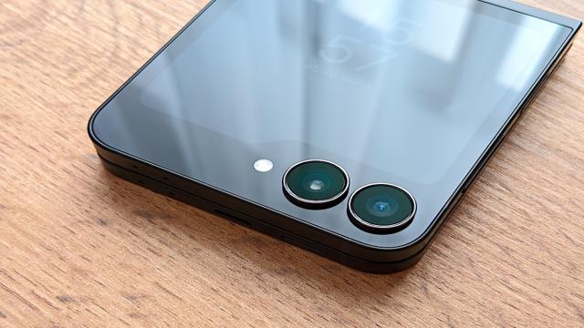 Обзор Samsung Galaxy Z Flip 7 FE: всё хорошо, но почему такой ценник?