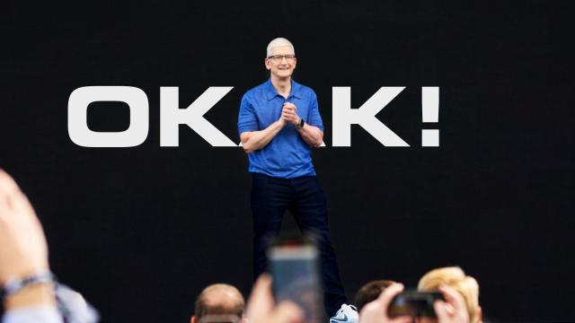 Перемен! Аналитики требуют смены Кука на посту главы Apple