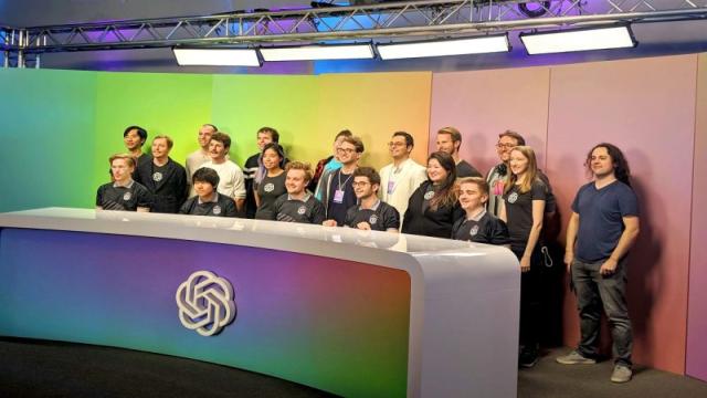Руководство OpenAI признало, что конкуренция за ценные кадры вынуждает его шевелиться